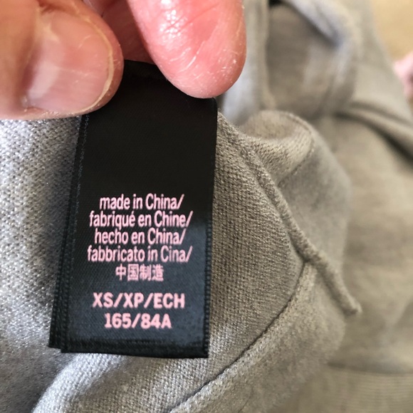 Victoria’s Secret Gray Twisted Low Back Soft Sweater XS. NWT - Picture 4 of 9